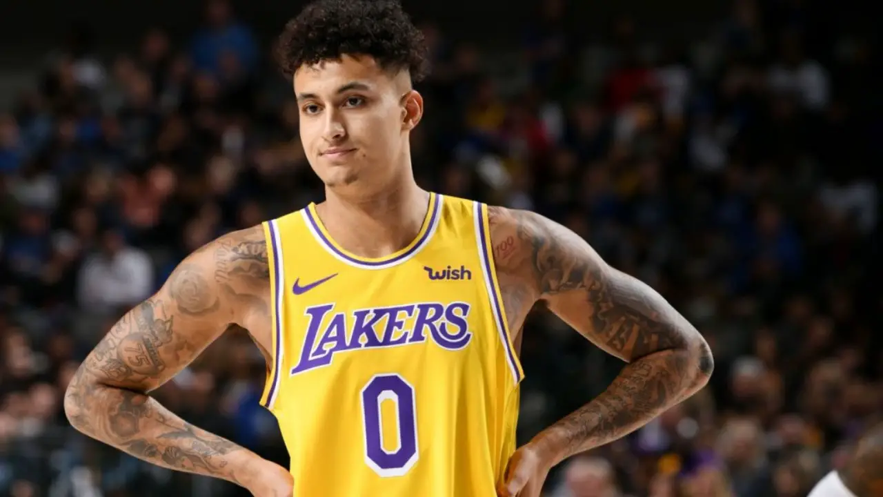 Lakers young star Kyle Kuzma decided to change his hair, and his look is re...